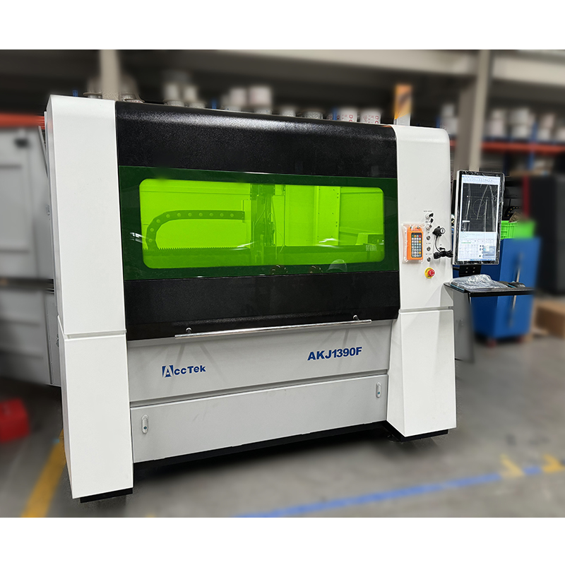JINAN CNC Industrie Apparatuur - Industrial Laser Metal Cutting Machine recensie en prijs